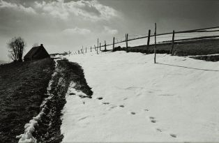 Pas dans la neige Chastreix - Puy de Dôme - 1975 - ; © J.-Y. Populu