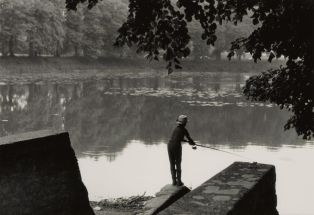 Pécheur à l'étang de Corigny - 1967 - ; © J.-Y. Populu