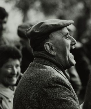 Rires à Etouvy - Calvados - 1978 ; © J.-Y. Populu