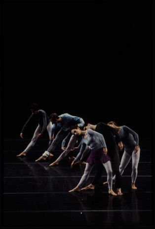 Merce CUNNIGHMAN and Dance Company ; © Titulaire(s) des droits : DELAHAYE Guy