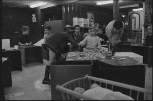 Garderie d’enfants 1968 ; © Titulaire(s) des droits : MC2 Grenoble