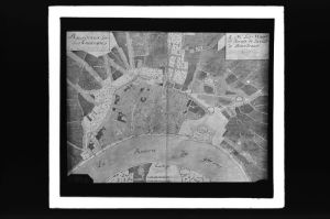 diapositive sur verre ; Plan de Bordeaux (1698) de Jouvin de Rochefort (Arch. Municipales) ; A Mrs Les Maire et Jurats de la ville de Bourdeaux (titre de l'œuvre reproduite)