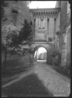 plaque de verre photographique ; château de Puysseguin, entrée