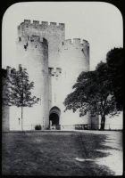 plaque de verre photographique ; château de Roquetaillade, entrée
