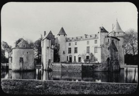 plaque de verre photographique ; château La Brède, actuellement (1912)