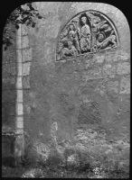 plaque de verre photographique ; Gironde, Lugon, tympan encastré dans le mur ext. de la nef XII