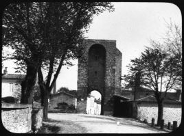 plaque de verre photographique ; Sauvetterre-de-Guienne, Une des tours de l’enceinte