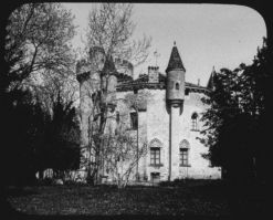 plaque de verre photographique ; Savignac, Canton Guitres,  le château