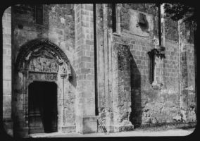 plaque de verre photographique ; Uzeste, église - porte