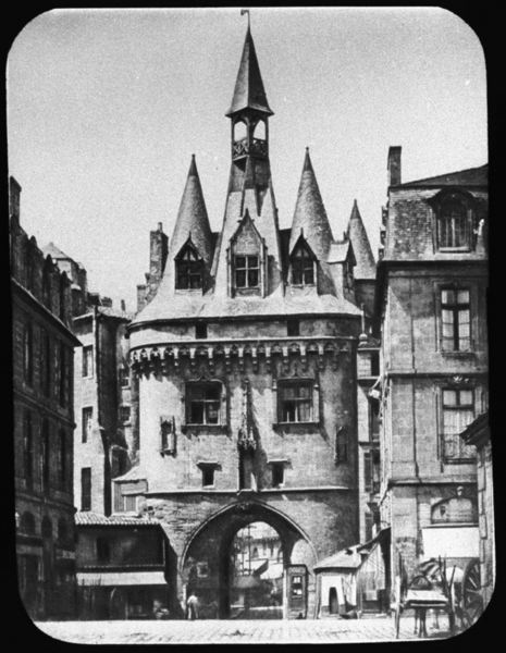 diapositive sur verre ; Porte du Palais (état ancien) d'après une photo ; La Porte du Palais avant sa restauration (titre de l'œuvre reproduite)