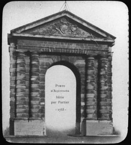 diapositive sur verre ; Porte d'Aquitaine ; Porte d'Aquitaine bâtie par Portier 1753 (titre de l'œuvre reproduite)