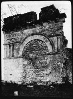 plaque de verre photographique ; Porte de l’église de Lurzine, Vies [?] fig. 342