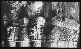 plaque de verre photographique ; Porte de Pujols-sur-Ciron (fragment)
