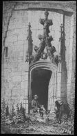 plaque de verre photographique ; Blanquefort, Porte de l’escalier, L. Drouyn  Guienne militaire, pl. 77