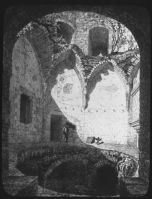 plaque de verre photographique ; château de Langoiran, Intérieur du donjon, L. Drouyn. Guienne militaire. II. pl 65