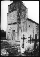 plaque de verre photographique ; Porte et clocher fortifié de Mourens
