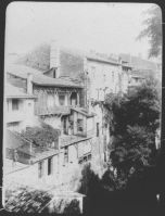 plaque de verre photographique ; La Réole, grande école et maisons sur  le Pimpin