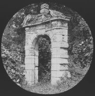 plaque de verre photographique ; Rions, porte Louis XIII