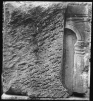 plaque de verre photographique ; Bloc gallo-romain : fragment d’édicule, (Fouilles de la chambre de commerce 1921)