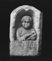 plaque de verre photographique ; Buste d’enfant (stèle découverte en 1756 dans les fondations de l’Intendance), Espérandieu,  Catalogue, p.II n°1187