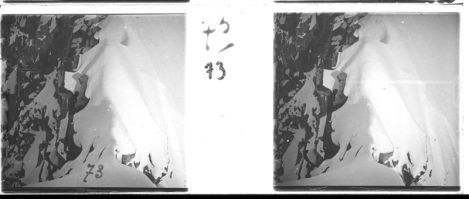 plaque de verre photographique ; Un passage difficile - pont de neige sur une crevasse