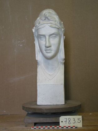 statue ; Marianne avec couronne de feuilles de chêne