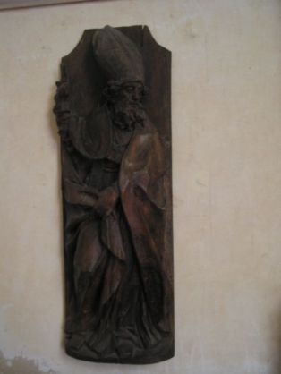 Haut relief ; Statue d’évêque