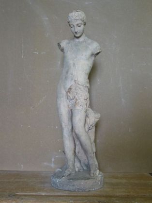 Statuette ; Jeune homme portant une peau de bête avec un chien (dit “Apollon debout”)