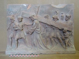 Bas relief ; Chemin de Croix, 5e station : Aide de Simon de Cyrène