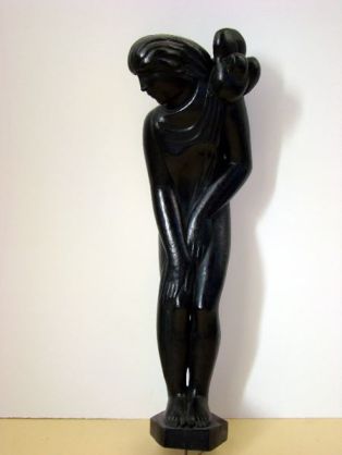 Statuette ; Femme drapée à la colombe