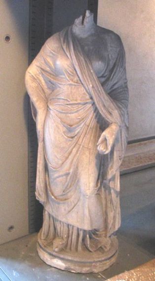 Statue ; Femme à l’antique
