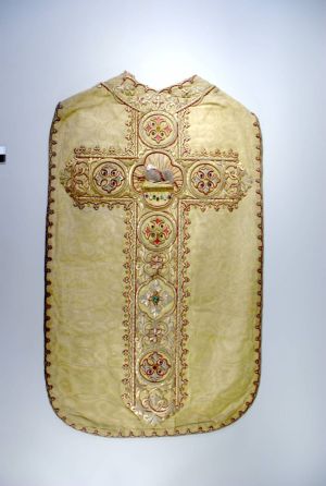 chasuble ; © Anthony Chatton