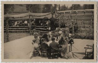 carte postale ; Pastorale de Roland - Deuxième représentation - Le 18 mai 1936 - Déjeuner de baptême de Fierrabras (p53)