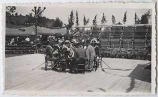 tirage photographique ; Pastorale de Roland - Deuxième représentation - Le 18 mai 1936 - Déjeuner de baptême de Fierrabras (p53)