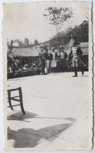 tirage photographique ; Pastorale de Roland - Deuxième représentation - Le 18 mai 1936 - Guy de Bourgogne est fait prisonnier - Clarion lui parle (p1993)