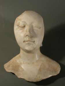 Masque mortuaire ; Buste de femme, ; Agnès Sorel (1836.1.9 ; 641 (Inventaire A); P.R. P 39 (Catalogue ancien par matière); G.R. R 24 (5) (Catalogue ancien par matière))