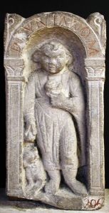 Stèle (1950.1.429 ; XIII, 1240 (C.I.L.); 206 (Catalogue Musée lapidaire))