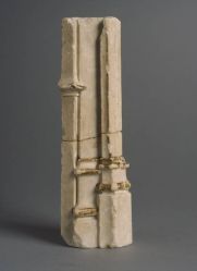 Jean de Cambrai, Fragment de support du soubassement du tombeau du duc Jean de Berry, 1404-1416, marbre, musée du Berry, Bourges