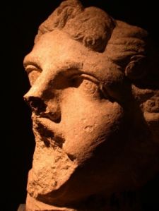 statue (fragment) ; Apollon (?) (93-3-3)