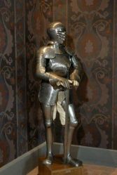 Armure avec épée, France, XVIe siècle, acier, château de Blois