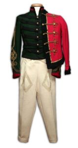 uniforme militaire (ensemble) ; pantalon (1) ; veste (1) ; manteau (1) ; uniforme de hussard (1987.31.0)