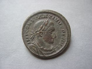 monnaie ; monnaie de Constantin I, type SOLI INVICTO COMITI (2001.30.49)