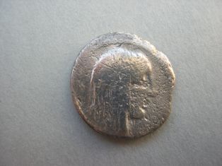 monnaie ; denier ; denier de Lucius Hostilius Saserna (2001.30.6)