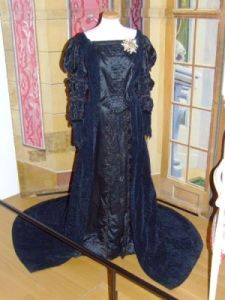 costume de femme (ensemble) ; robe de femme ; costume de Blanche de Caylus ; Robe de Blanche de Caylus (2007.1.1.1)