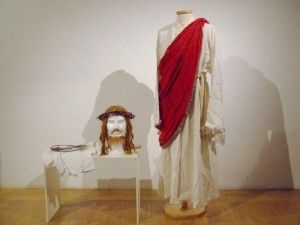 costume d'homme ; costume de Jésus ; Costume de Jésus (2007.4.1.0 (fiche "mère"))