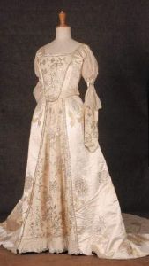 costume de femme ; costume de Blanche de Nevers ; Robe de bal style Louis XIV (2007.3.2)