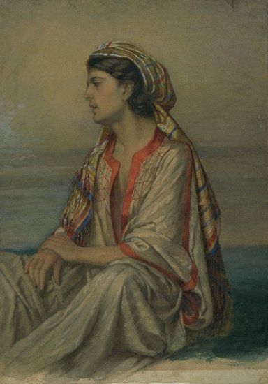 Jeune femme méditerranéenne assise