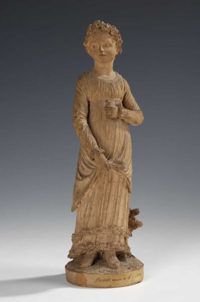 Hocédé […]nard. Statuette représentant une petite fille à la couronne de fleurs tenant un oisillon