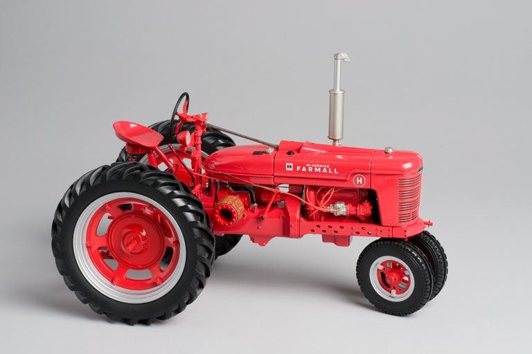 Oeuvre : Précisions - tracteur (miniature) ; 1941 Farmall H