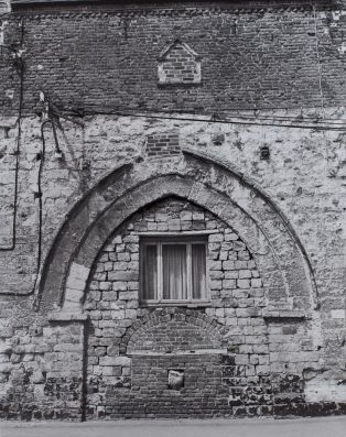 "Transfrontalière", Haspres, entrée de l'ancien couvent ; © Filaire Anne-Marie